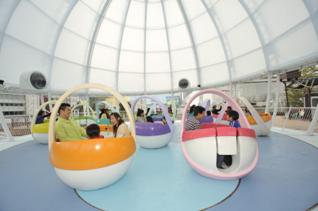 小さな子供が楽しめる乗り物や仕掛けもたくさん