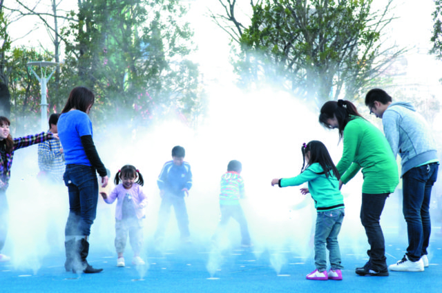 小さな子供が楽しめる乗り物や仕掛けもたくさん