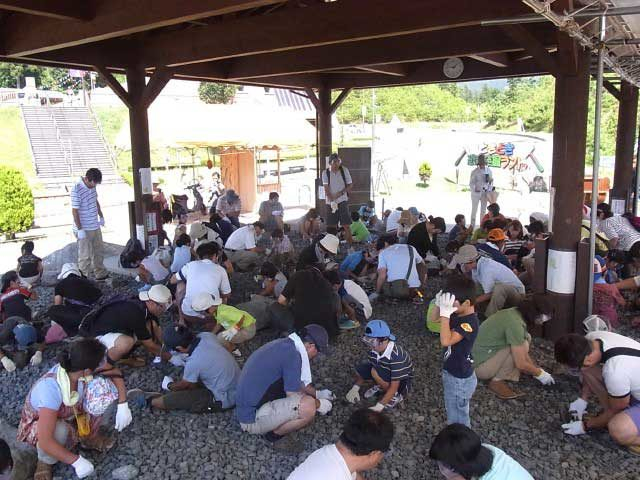 かつやま恐竜の森