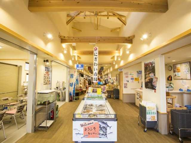 勝浦漁港 にぎわい市場