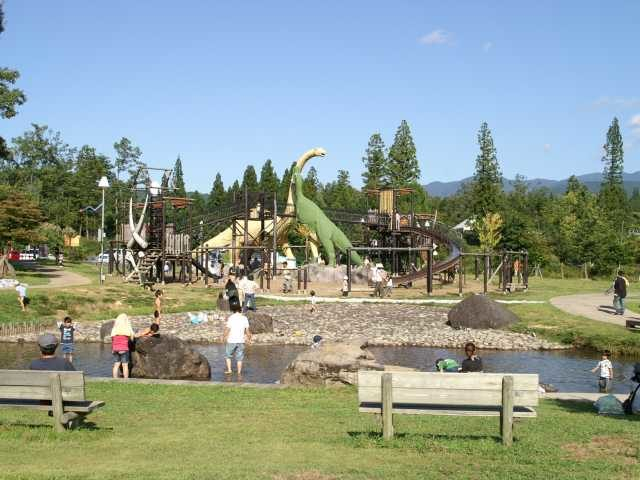 かつやま恐竜の森