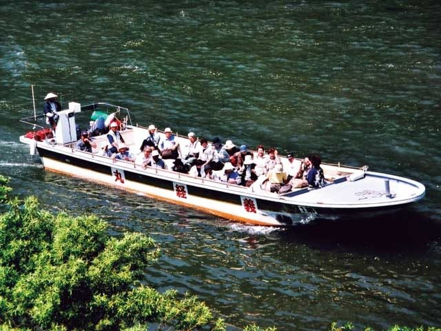 最上川舟下り義経ロマン観光