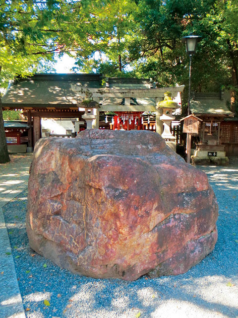秩父神社の見どころ①「神降石」