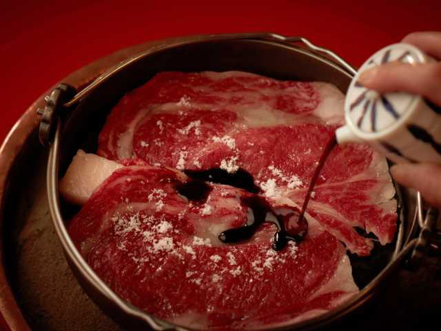 【志摩エリアからひと足のばして観光】全国区の名店ですき焼きを「和田金」