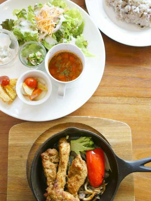 敷地内に富士山親水公園や無料富士山の水汲み場がある「道の駅 富士吉田」