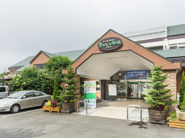 【山中湖からひと足のばして観光】まかいの牧場