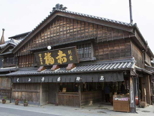 【志摩エリアからひと足のばして観光】名物の赤福餅と番茶でひと休み「赤福本店」