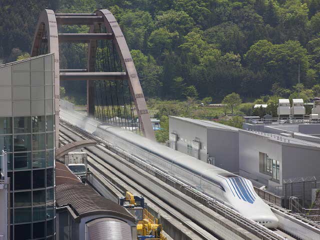 時速500kmの世界が体感できる「山梨県立リニア見学センター」