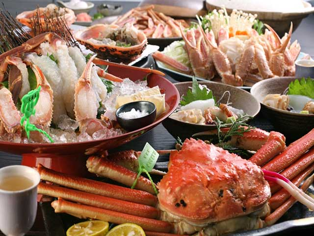 民芸モダン空間と充実の湯が魅力の初代カニすきの宿「湯宿 川本屋」