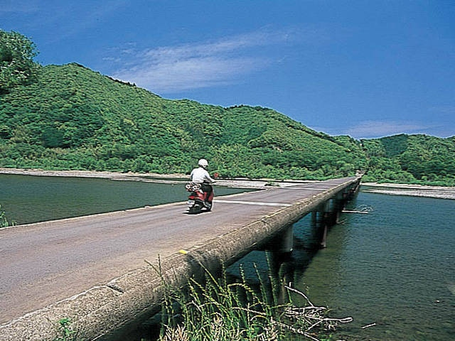 佐田沈下橋
