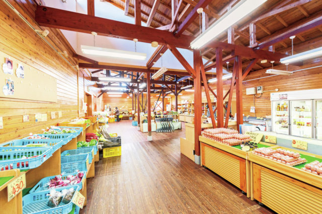 【十勝×道の駅&直売所】特産の枝豆や卵など人気の農産物が並ぶ「道の駅 なかさつない」