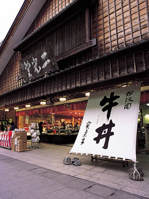 【志摩エリアからひと足のばして観光】ステーキ牛丼は食べ応えアリ「二光堂 寶来亭」