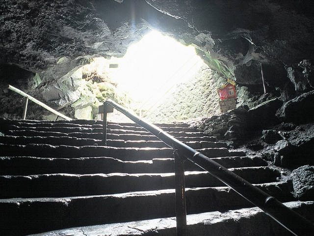 【山中湖からひと足のばして観光】富岳風穴