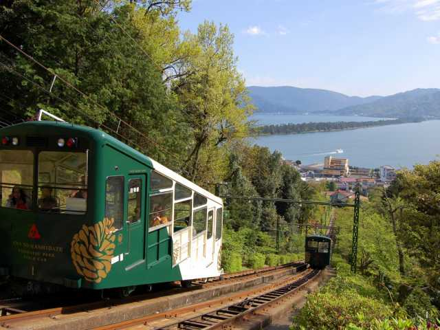股のぞきで天にかかる橋を体感「天橋立傘松公園」