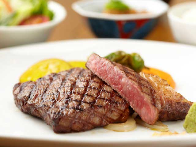 極上の但馬牛専門レストラン「但馬牛専門店 いろりダイニング三國」