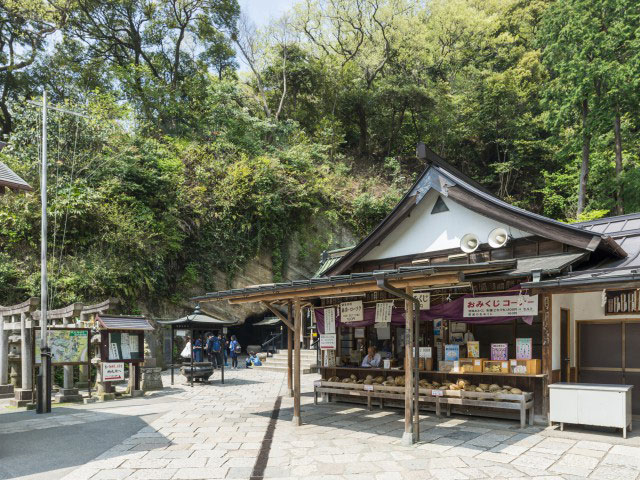 銭洗弁財天宇賀福神社