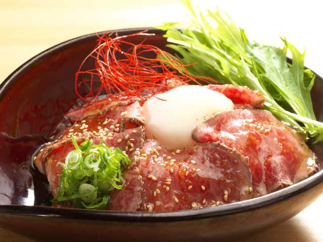 【志摩エリアからひと足のばして観光】伊勢志摩の名物料理を堪能「ゑびや大食堂」