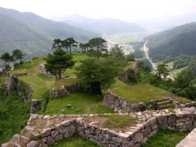 全国屈指の山城遺跡「竹田城跡」
