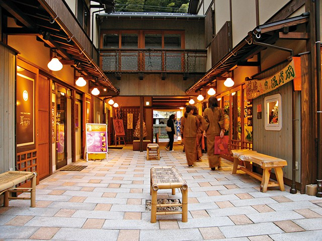 テイクアウト、お土産など個性的なお店がいっぱい「木屋町小路」