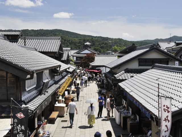 【志摩エリアからひと足のばして観光】毎日がお祭りのような賑やかさ「おかげ横丁」