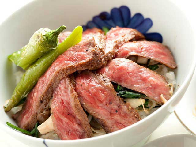 極上の但馬牛専門レストラン「但馬牛専門店 いろりダイニング三國」