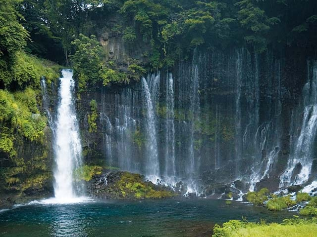 【山中湖からひと足のばして観光】白糸ノ滝