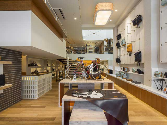 豊岡かばんの魅力発信拠点「トヨオカ カバン アルチザン アベニュー」