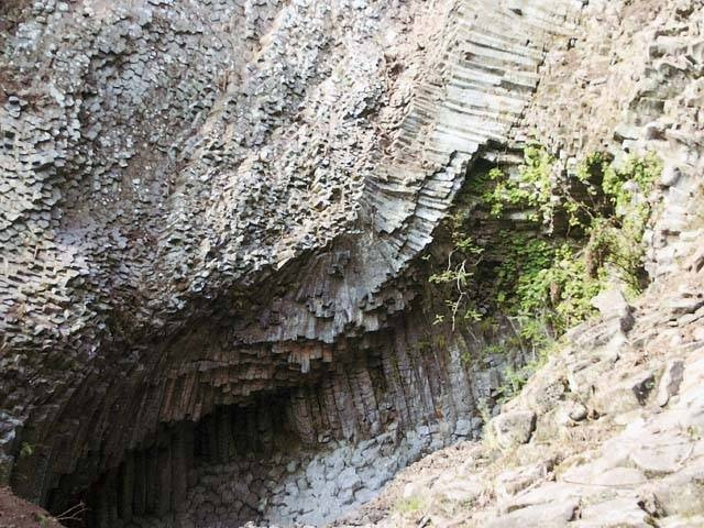 ダイナミックな自然のアート「玄武洞」