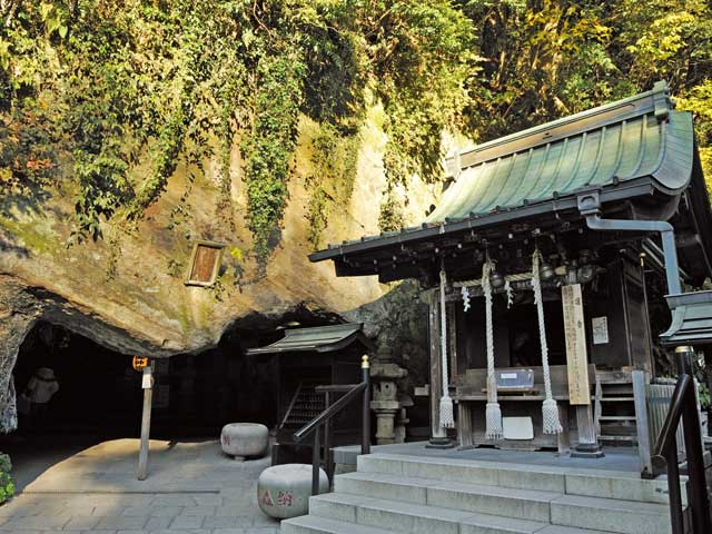 銭洗弁財天宇賀福神社
