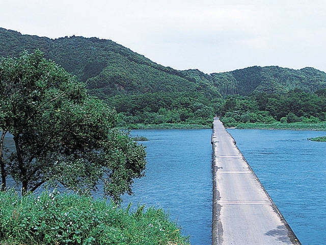 佐田沈下橋