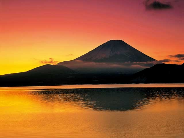 【山中湖からひと足のばして観光】本栖湖