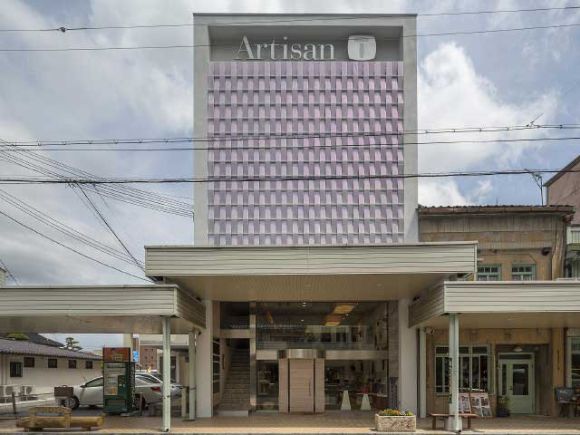 豊岡かばんの魅力発信拠点「トヨオカ カバン アルチザン アベニュー」