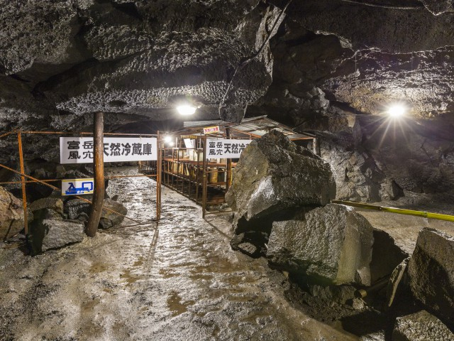 【山中湖からひと足のばして観光】富岳風穴