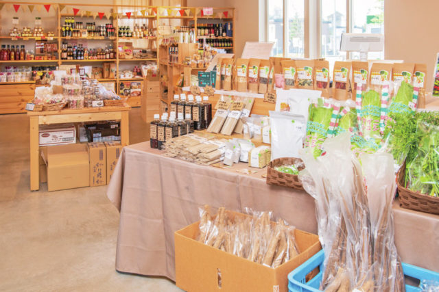 【十勝×道の駅&直売所】十勝の食を集めたマルシェ「ガーデンスパ十勝川温泉ひなたのマルシェ」