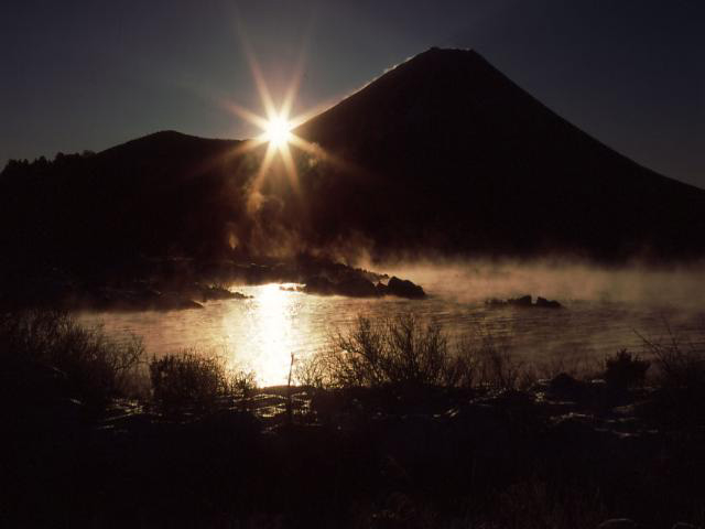 【山中湖からひと足のばして観光】本栖湖
