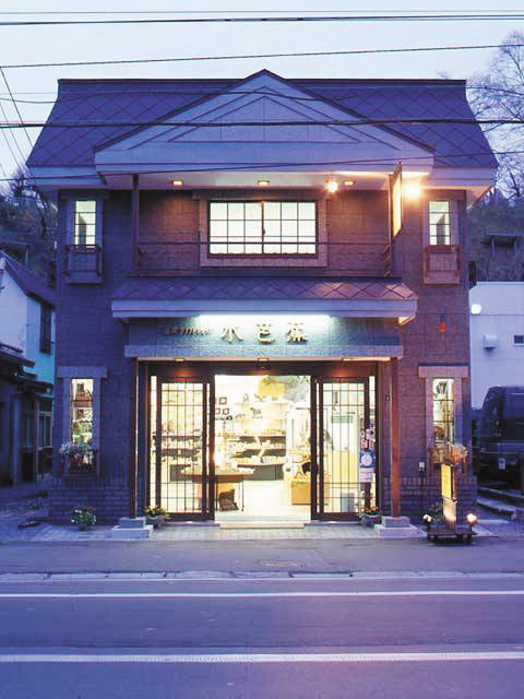 【小樽・堺町通り商店街】手作り鞄の専門店 水芭蕉