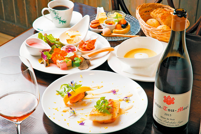 ワインが進む!地元食材で彩る美しい一皿「ビストロやまくろ」