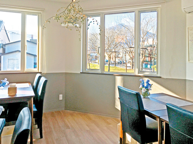 ワインが進む!地元食材で彩る美しい一皿「ビストロやまくろ」