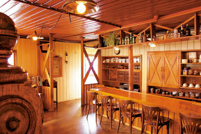 シックなムードのカフェレストラン「MOSSTREES」