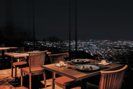 もいわ山山頂展望台のレストラン「THE JEWELS」