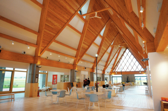 【名物グルメ×札幌周辺の道の駅】田園風景のなかで地元ランチ「北欧の風 道の駅 とうべつ」