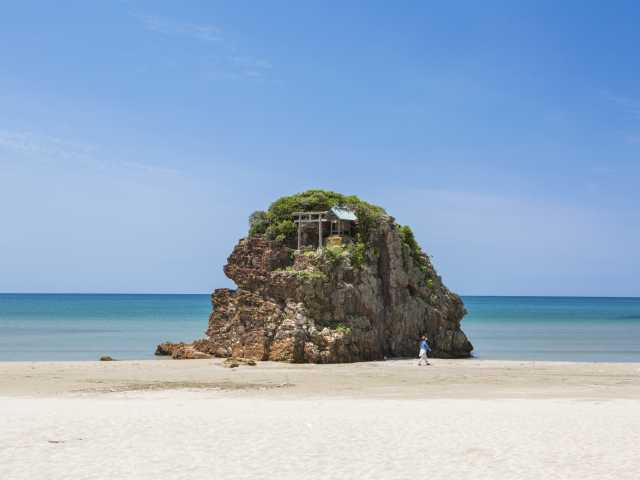 【出雲エリアのおすすめ観光スポット】年に一度、全国の神様が上陸する浜「稲佐の浜」