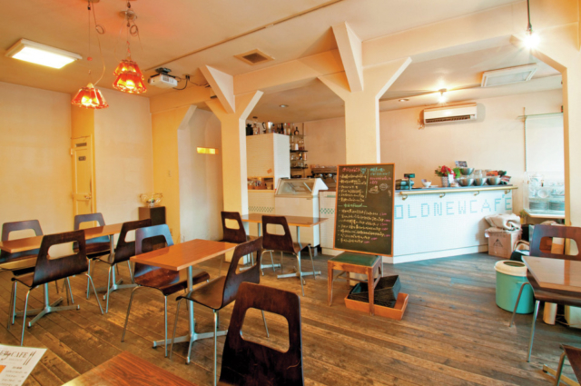 バリスタ渾身の一杯をシックな空間で「OLD NEW CAFE」