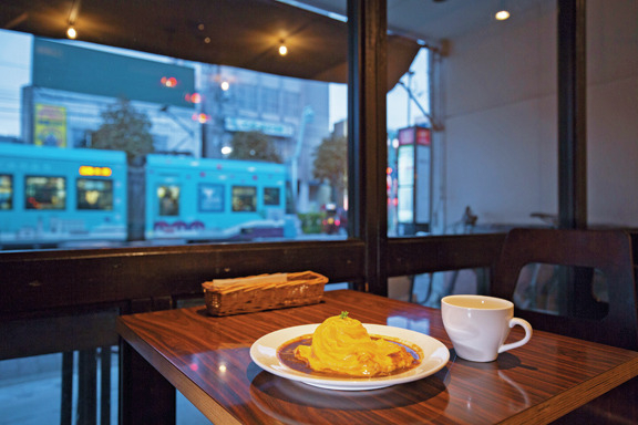 バリスタ渾身の一杯をシックな空間で「OLD NEW CAFE」