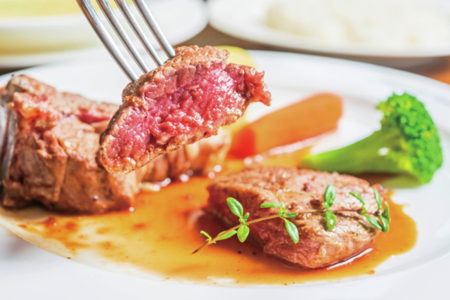 【十勝×ファームレストラン】最高品質を誇るサウスダウン種の羊肉十勝でも希少なホゲットのステーキ「ヨークシャーファーム」