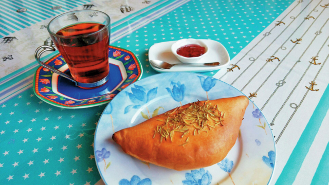 函館湾を見下ろす崖の上のカフェ「カフェテリア・モーリエ」