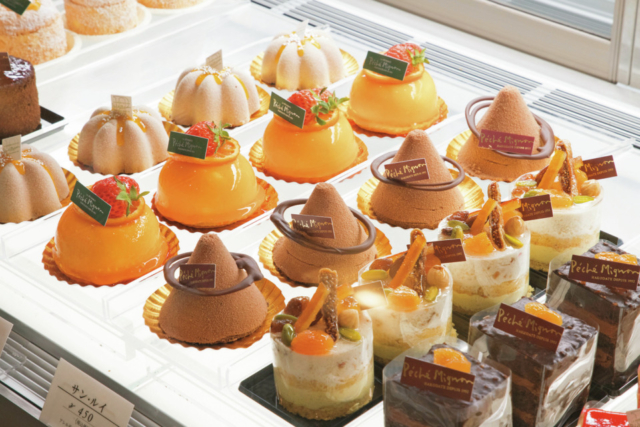 季節を感じる中庭でフランス菓子を堪能「フランス菓子 ペシェ・ミニヨン」