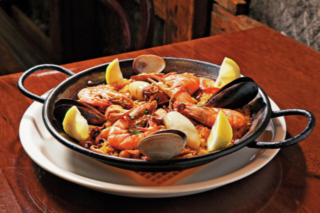 【小樽グルメ 海鮮洋食の人気店】洋食屋マンジャーレTAKINAMI