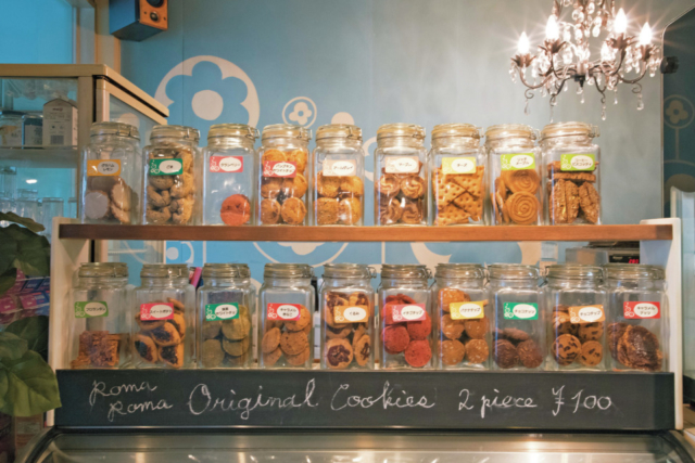 大正時代築 ブルーの外壁が涼しげキュート♥「ROMANTiCO ROMANTiCA」