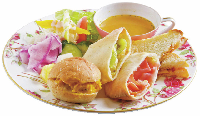 ロマンティックな空間で手作りスイーツ「グリーンゲイブルズ」